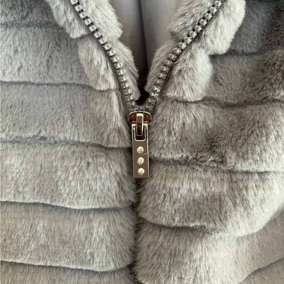 Luxurious Fuax Chinchila fur jacket NWOT - Picture 4 of 7